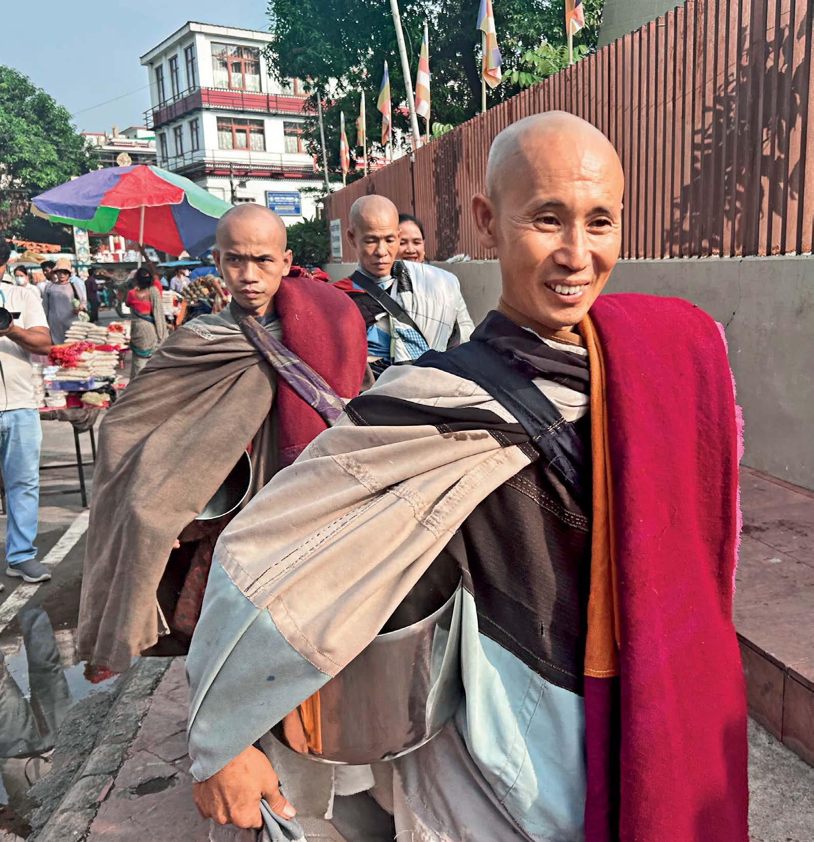 वियतनाम के गुदड़िया बाबा और लड़ते यूट्यूबर
